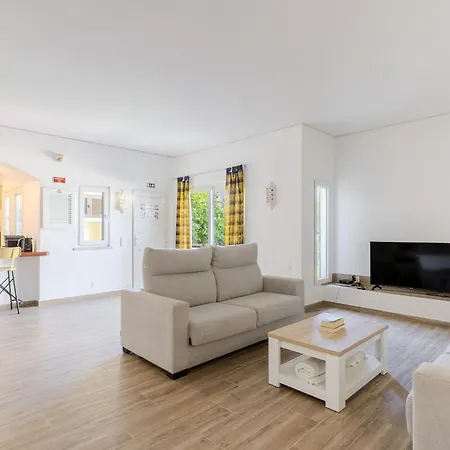 #015 Buganvilia By Holidays Casa vacanze *
