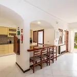 #015 Buganvilia By Holidays بيت للعطل
