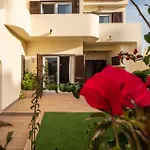 #015 Buganvilia By Holidays בית נופש *