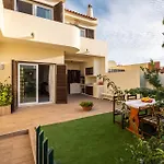 בית נופש #015 Buganvilia By Holidays אלבופיירה