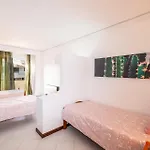 בית נופש #015 Buganvilia By Holidays אלבופיירה