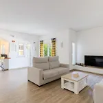 #015 Buganvilia By Holidays בית נופש *