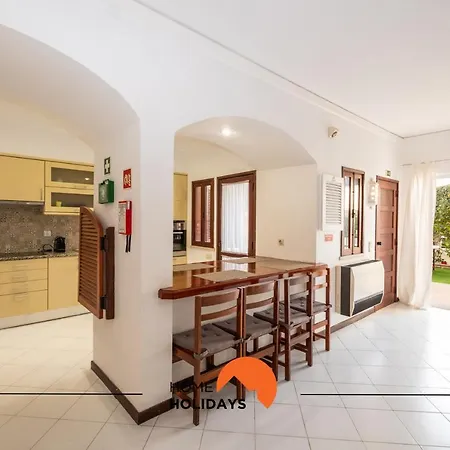 #015 Buganvilia By Holidays Holiday home *