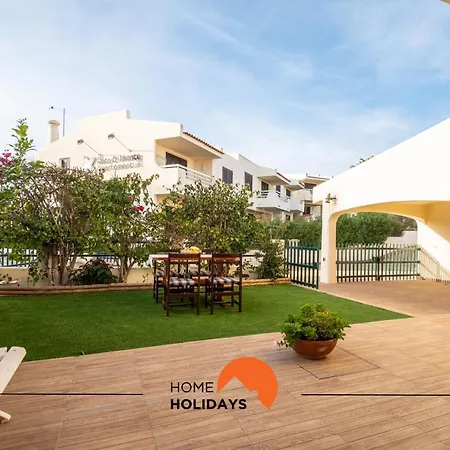 Holiday home #015 Buganvilia By Holidays *