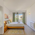 #015 Buganvilia By Holidays Semesterbostad *