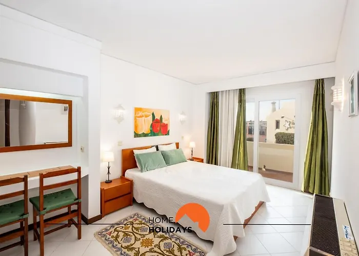 #015 Buganvilia By Holidays *