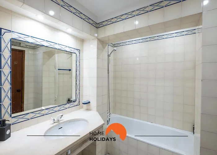 #015 Buganvilia By Holidays *