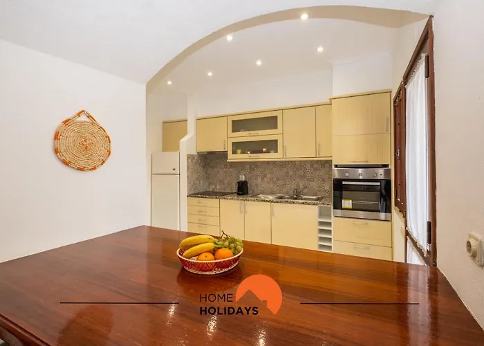 #015 Buganvilia By Holidays *