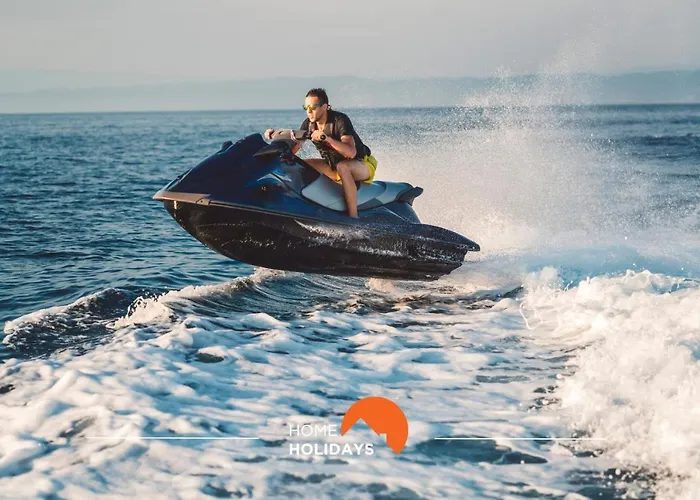 #015 Buganvilia By Holidays *