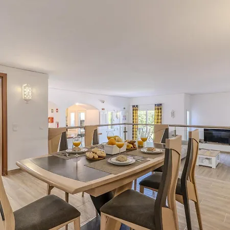 #015 Buganvilia By Holidays Holiday home *