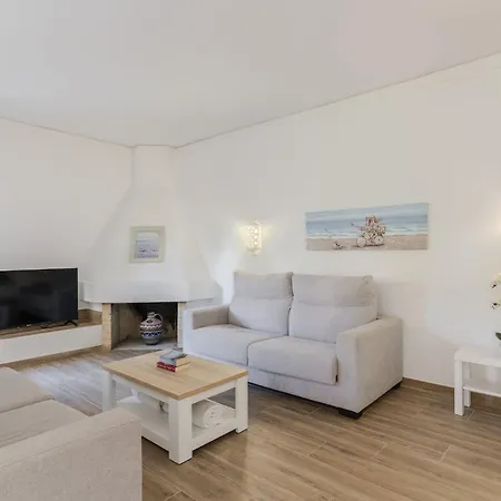 Holiday home #015 Buganvilia By Holidays *